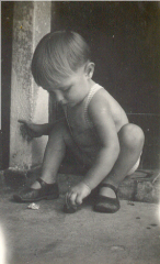 oct 36 Bubi in zijn nieuwe broek